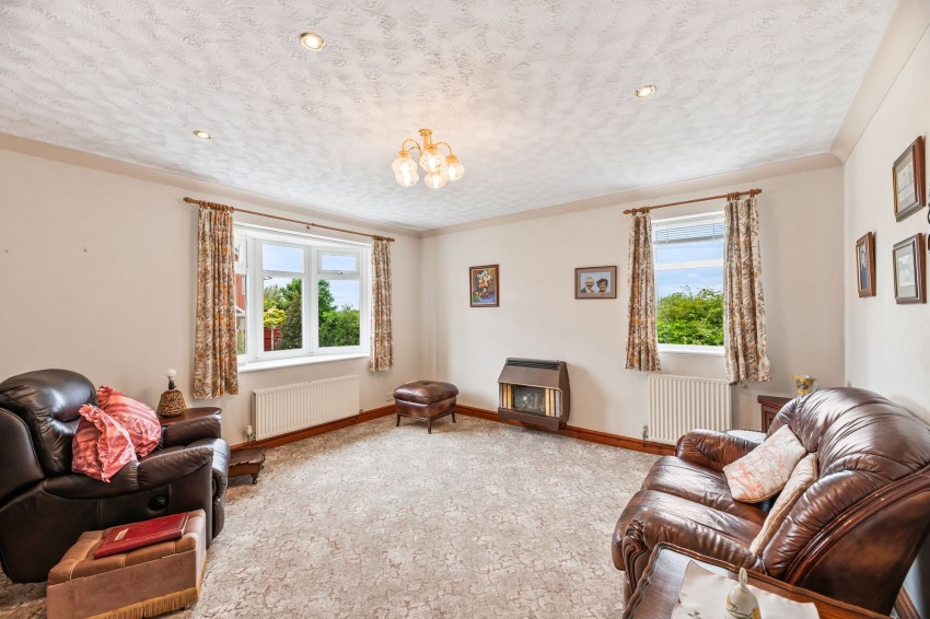 Images for Hawthorne Road, Frodsham, WA6