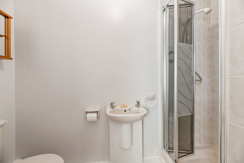 Images for Hawthorne Road, Frodsham, WA6