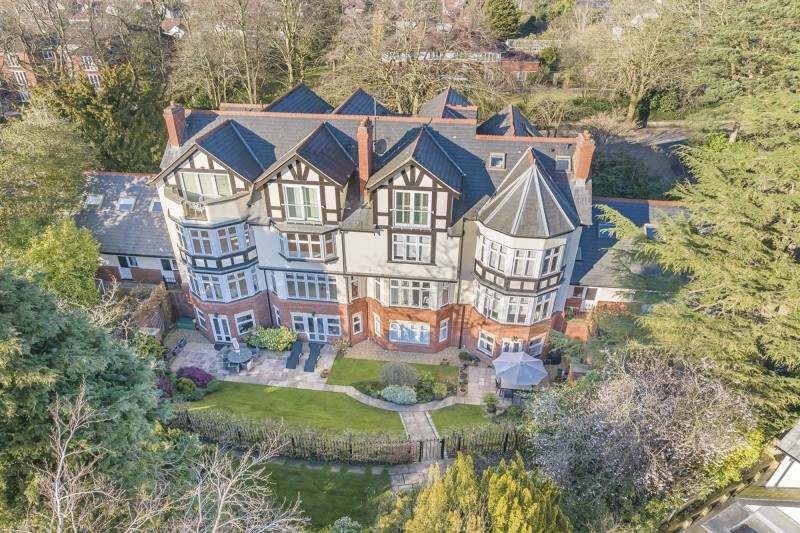 Harrop Road, Hale, WA15
