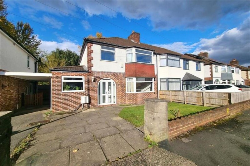 Arcadia Avenue, Sale, M33