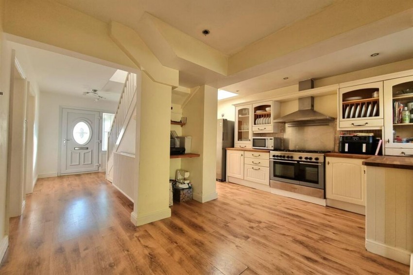 Images for Arcadia Avenue, Sale, M33