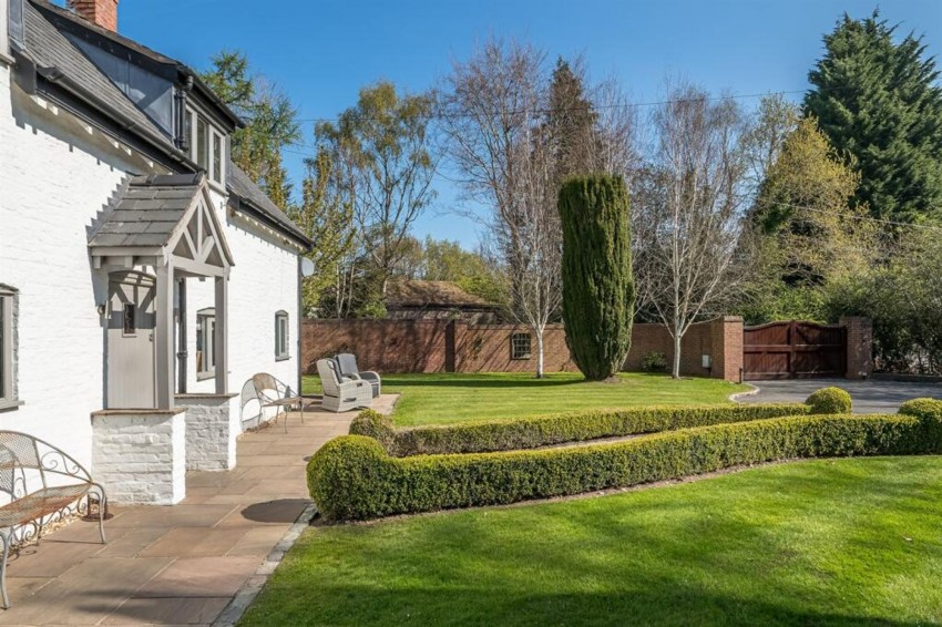 Images for Castle Hill, Mottram St. Andrew, SK10