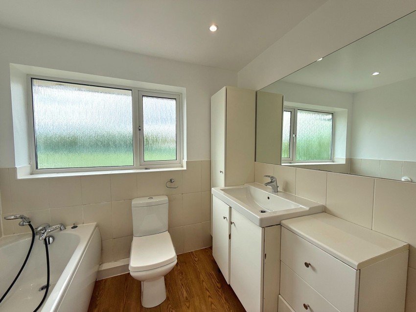 Images for Matlock Close, Sale, M33