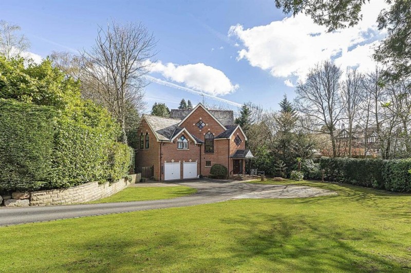 Alan Drive, Hale, WA15